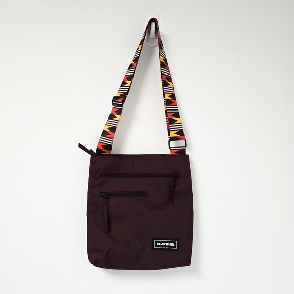 Dakine JoJo Crossbody Handbag Maroon Zip Adjustable Handle Travel Hiking Womens - Picture 1 of 9
